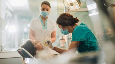 Uzmanından uyarı geldi!  Diyabet ağız ve diş sağlığını kötü etkiliyor... Böylelikle dişlerinizde yaşadığınız problemler size diyabeti işaret edebilir