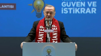 Cumhurbaşkanı Recep Tayyip Erdoğan'dan Gaziantep'te pitbull saldırısında yaralanan Asiye Ateş için konuştu. Erdoğan: "İşte Asiye yavrumuzun başına gelenler. Beyaz Türkler, sahip çıkın hayvanlarınıza"