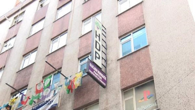 HDP İstanbul Bahçelievler İlçe binasına silahlı saldırı girişimi! Tabancayla giren kişi etkisiz hale getirildi: Valilik açıklama yaptı