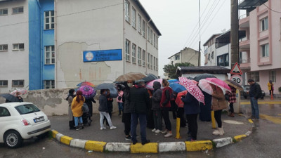 7 yaşındaki kız çocuğunun okulda tacize uğradığı iddiası velileri sokağa döktü