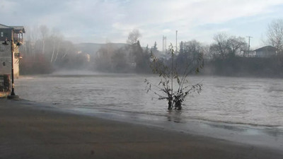 Eriyen kar suları Bartın Irmağı'nı yükseltti