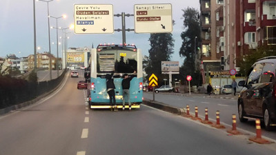 Canlarını hiçe saydılar! Patenli gençlerin tehlikeli yolculuğu