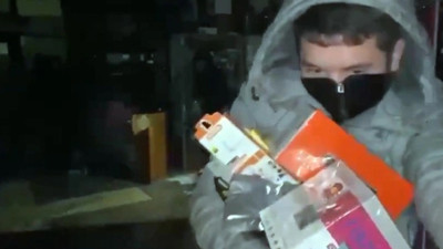 Halkın sokağa döküldüğü Kazakistan'da sular durulmuyor! Dükkanları yağmalamaya başladılar