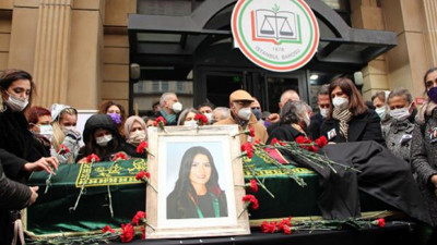 Öldürülen Avukat Dilara Yıldız için İstanbul Barosu önünde tören düzenlendi