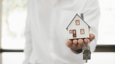 Ev almak isteyenlere KDV müjdesi. Hem sektör hem de tüketiciler isyan etmişti. 1 milyon liralık evde 100 bin lira fiyat indirimi olacak. 150 metrekare ve 150 metrekareyi aşan konutlar için yeni düzenleme geliyor