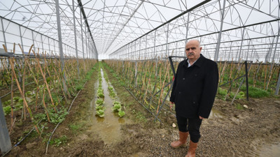 Şiddetli yağmurun vurduğu Manavgat'ta hasar tespiti yapıldı. Manavgat ilçesinde etkili olan sağanak, tarım alanları ve bir tatil köyüne zarar verdi