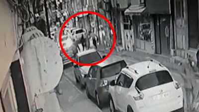 Sokak ortasında korkunç kadın cinayeti! 2 çocuk annesi 25 yaşındaki boşanma aşamasındaki eşini bıçaklayarak katletti