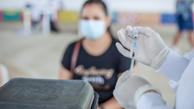 Dördüncü doz aşı Omicron’a karşı koruyor mu? İsrail ilk araştırma sonuçlarını paylaştı