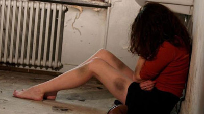 Mide bulandıran tecavüz skandalı! Karısına uyuşturucu verip arkadaşı ile cinsel ilişkiye girmesini sağladı