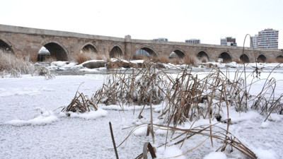 Türkiye'nin en soğuk ili belli oldu. Sıfırın altında 30,9 olarak ölçüldü. Türkiye'nin buz kesen ili Doğu Anadolu Bölgesi'nden değil, İç Anadolu Bölgesi'nden çıktı