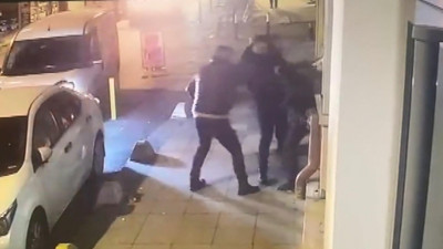 İstanbul Şişli'de iki kişi arasında çıkan tartışma cinayetle sonuçlandı. O anlar güvenlik kamerasına işte böyle yansıdı