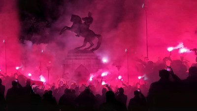 Samsun ayağa kalktı! Atatürk'ün Kurtuluş Savaşı'nı başlattığı Samsun'da Atatürk Anıtı'na saldırı girişimi sonrası halk nöbet tutmaya başladı