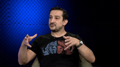 Fenerbahçeli eski futbolcu Serhat Akın silahlı saldırıya uğradı