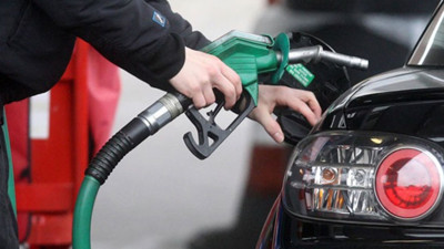 Benzin ve motorin 20 liraya koşuyor! Benzin ve motorine bir zam daha geliyor: Gece yarısından itibaren geçerli olacak