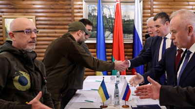 Rusya-Ukrayna savaşında ateşkes için üçüncü görüşmenin tarihi belli oldu. Putin üçüncü tur müzakere görüşmesi için tarih verdi. Putin, Almanya Başbakanı Scholz ile görüştü