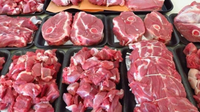 Kırmızı ete büyük zam geldi. Et ve Süt Kurumu kırmızı ete yüzde 48 zam yaptı.  İşte Et ve Süt Kurumu'nun fiyat listesi