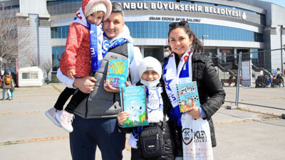 Anadolu Efes, öğrencileri yine sevindirerek binlerce kitap topladı