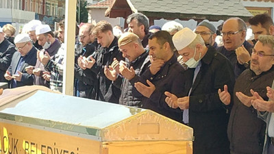 Kerem Aktüroğlu babaannesine son vazifesini yaptı