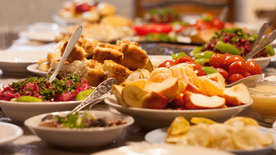 Ramazan'da bunları asla eve sokmayın! Uzmanı Ramazan ayında sağlıklı beslenme konusunda uyardı. İşte kaçınılması gereken o gıdalar