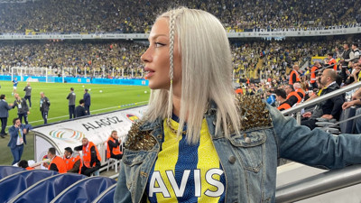 Ece Seçkin sokakta çılgınlar gibi eğlendi