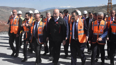 Bakan Karaismailoğlu, Eğitse Hadimi Viyadüğü'nde incelemelerde bulundu