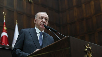 Cumhurbaşkanı Erdoğan'dan emekli ikramiyeleri açıklaması. Vedat Bilgin, 1100 TL demişti, AK Parti Grup Toplantısı'nda Erdoğan'dan emekli ikramiye zammı açıklaması geldi. Emekli ikramiyesine zam gelecek mi?