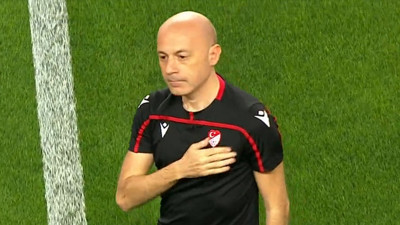 Hakemliği bırakan Cüneyt Çakır'dan veda açıklaması. Türkiye Futbol Federasyonu'nun sitesinde bir veda yazısı yayınlayan Cüneyt Çakır: Türk halkına teşekkür ediyorum