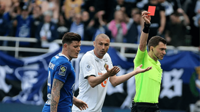 Lille'in mağlup olduğu karşılaşmada kırmızı kart gören Burak Yılmaz çılgına döndü