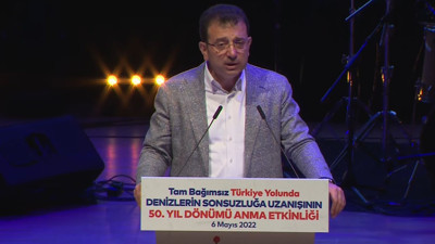 İBB Başkanı Ekrem İmamoğlu, Deniz Gezmiş'i Anma Gecesi'nde konuştu. İmamoğlu Nagehan Alçı fotoğrafını eleştirenlere ateş püskürdü. İmamoğlu, eleştirilere meydan okuyarak yanıt verdi: Bir fotoğraf üzerinden bizi kurban etmeye çalışanlar vız gelir...