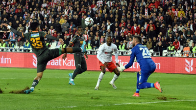 Sivasspor, Ziraat Türkiye Kupası yarı finalinde Alanyaspor'u eleyerek finale yükseldi