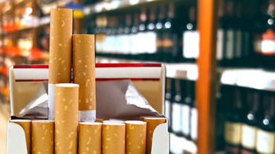 Sigaraya büyük zam yapıldı. JTİ grubu sigaralara zam geldi. Sigara zammını Türkiye Tekel Bayileri Platformu Başkanı Özgür Aybaş duyurdu. İşte sigaraya gelen zam ve ucuz sigaranın fiyatı