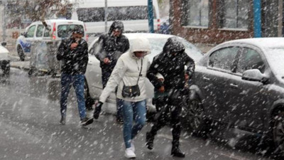 Meteoroloji'den kar yağışı uyarısı! Sıcaklıklar 10 derece birden düşecek. Ankara Valiliği de kar yağışı uyarısında bulundu. Mayıs ayında kar sürprizi. İşte Türkiye geneli hava durumu raporu