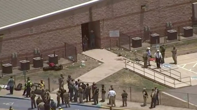 Amerika'da korkunç saldırı. İlkokula silahlı saldırıda 14 öğrenci ve bir öğretmen hayatını kaybetti. Saldırıda çok sayıda yaralı var. Saldırı bölgesinden ilk fotoğraflar