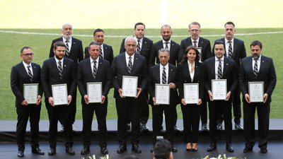 Beşiktaş'ta Ahmet Nur Çebi ve yönetim kurulu üyeleri mazbatalarını aldı