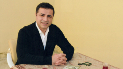 Selahattin Demirtaş gazeteci Murat Sabuncu'ya röportaj verdi. PKK'ya silah bırakma çağrısı yapan Demirtaş: PKK Türkiye’ye karşı silahlarını tümden susturmalı