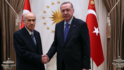 FLAŞ iddia! Bahçeli erken seçim için resmi adımı attı. Yeniçağ gazetesinden Orhan Uğurlu, MHP'li İsmet Büyükataman'ın çıkışını değerlendirdi ve erken seçim için tarih verdi
