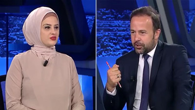 Beyaz TV stüdyosunda 'cin çıkarma' seansı yapıldı. Beyaz TV'deki 'cin çıkarma' olayında stüdyo buz kesti. Yayında 'cin çıkarma seansı'nı Pelin Hürman yaptı