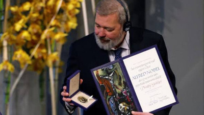 Rus gazeteci Nobel ödülünü Ukraynalı çocuklar için sattı