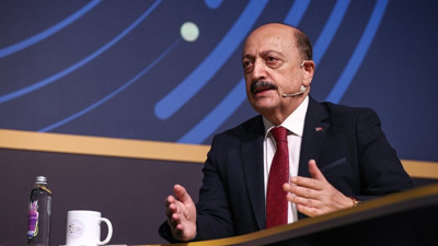 EYT için resmen tarih açıklandı. Emeklilikte Yaşa Takılanlar (EYT) için Çalışma ve Sosyal Güvenlik Bakanı Vedat Bilgin'den son dakika açıklaması. 'Endişe etmesinler' dedi tarih verdi