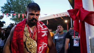 Başpehlivan Cengizhan Şimşek, altın kemeri getiren oyunu eşekle çalışmış