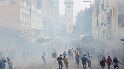 Sri Lanka'da binlerce gösterici hükümet binasını bastı! Devlet Başkanı güvenlik güçlerince kaçırıldı