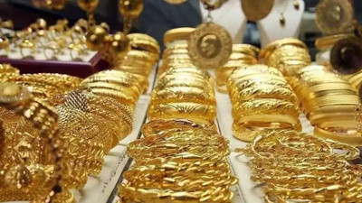 Altın paraşütsüz çakılacak. Gram altının 980 lira olacağı tarihi açıkladı. Altın yatırımcısına çok önemli tavsiye. Altın yatırımcısı ne yapmalı? Ekonomist Mustafa Berk Erdal'dan uyarı geldi