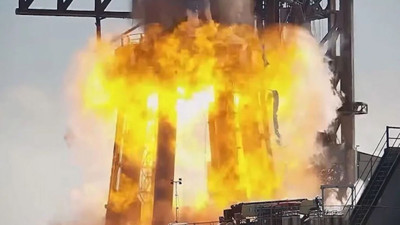 Dünyanın en büyüğüydü: Elon Musk'ın Mars Roketi Starship, test sırasında patladı! İşte o anlar...