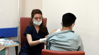 Vakalar hızla artıyor! 'Aşı yaptırın' uyarısı. Bilim Kurulu Üyesi Prof. Dr. Özlü: Hemen gidin aşınızı yaptırın