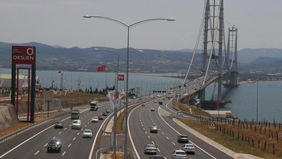 İki köprünün devlete bayram maliyeti 240 milyon lira oldu. Osmangazi Köprüsü ile 1915 Çanakkale Köprüsü'nde yoğunluğa rağmen garanti araç sayısına ulaşılamadı