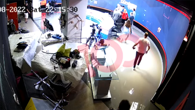 Cemal Enginyurt'un tv100 canlı yayınında Latif Şimşek'e saldırı anı ortaya çıktı