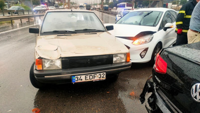 Gebze'de kaza üstüne kaza! 2'si zincirleme 3 kazada 4 kişi yaralandı