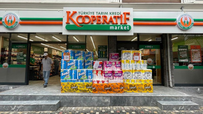 Tarım Kredi marketlerine yeni indirim geliyor. Vatandaşın izdihamına uğrayan Tarım Kredi Kooperatif Marketleri'nin yeni yapacağı indirim belli oldu