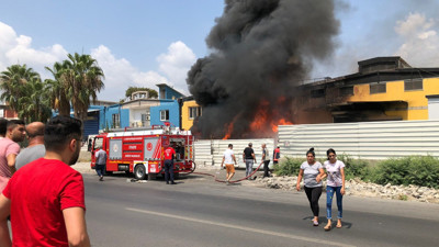 Tarsus'ta geri dönüşüm tesisinde korkutan yangın! 3 saatlik müdahalenin ardından kontrol altına alındı