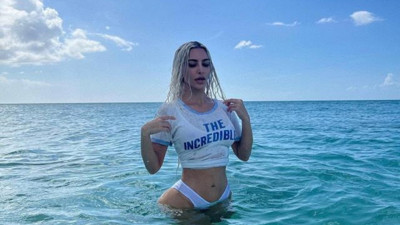 Kim Kardashian'ın kalçalarına veda! Kalçalarını eriten Kim Kardashian'dan mavi elbiseli poz geldi